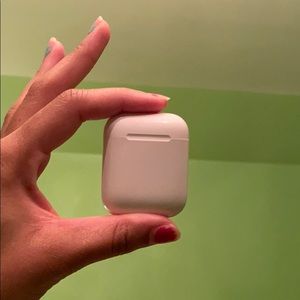 AirPod CASE (no airpods included)